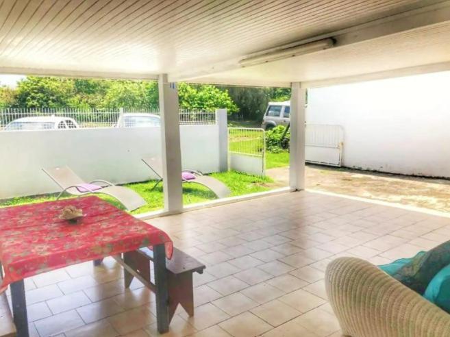 Malilia Beach A Sainte-Anne - Wifi -5 Min A Pied De La Plage Exterior photo